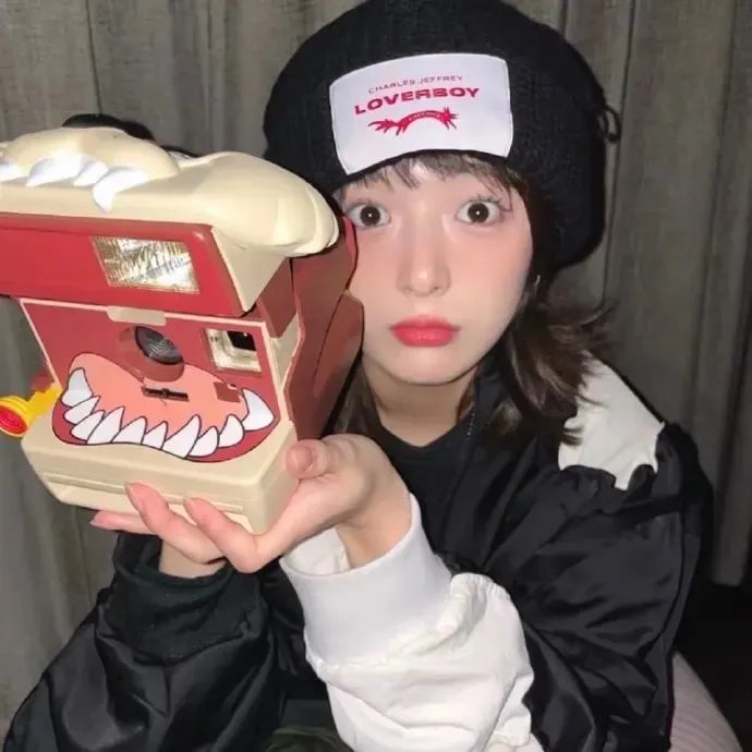 女学生和亨利先生封面